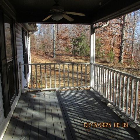 465 McMoon LN, Stuart, VA 24171