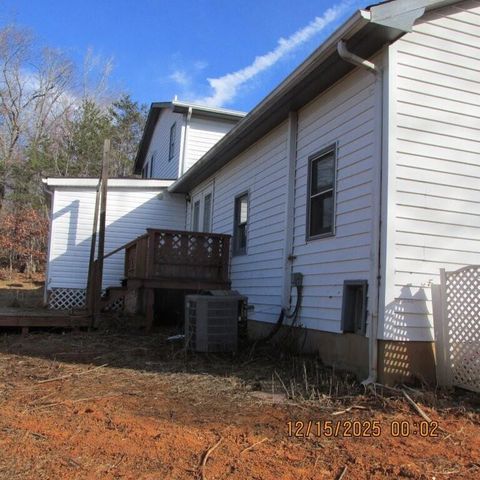 465 McMoon LN, Stuart, VA 24171