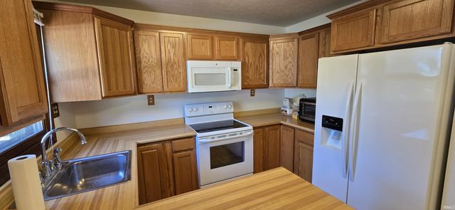 340 E Spring Street, Bloomfield, IN 47424
