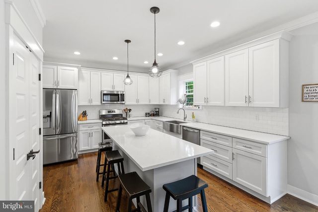 555 EGENOLF PL, Bayville, NJ 08721