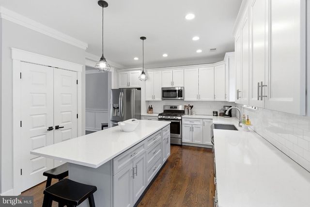 555 EGENOLF PL, Bayville, NJ 08721