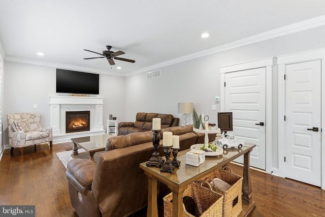 555 EGENOLF PL, Bayville, NJ 08721