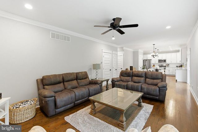 555 EGENOLF PL, Bayville, NJ 08721