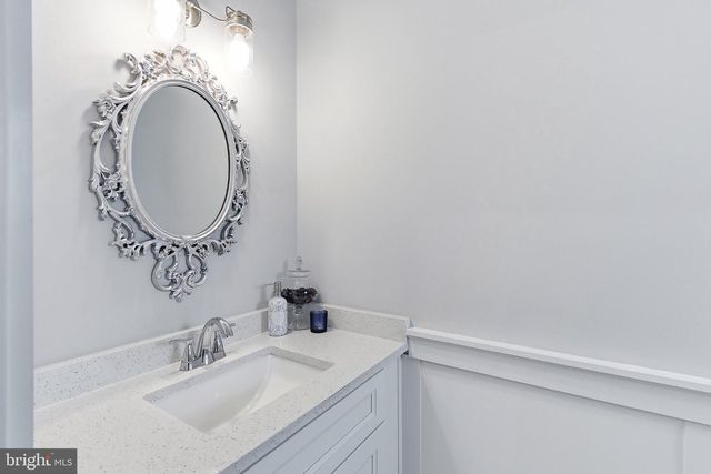 555 EGENOLF PL, Bayville, NJ 08721