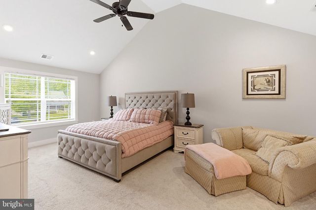 555 EGENOLF PL, Bayville, NJ 08721