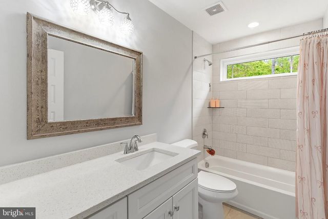 555 EGENOLF PL, Bayville, NJ 08721