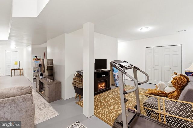 555 EGENOLF PL, Bayville, NJ 08721