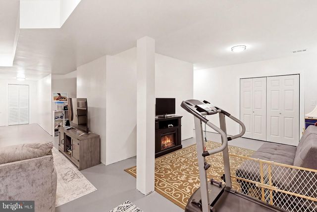 555 EGENOLF PL, Bayville, NJ 08721