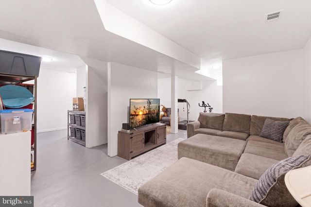 555 EGENOLF PL, Bayville, NJ 08721