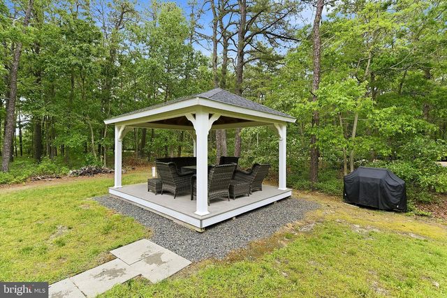 555 EGENOLF PL, Bayville, NJ 08721