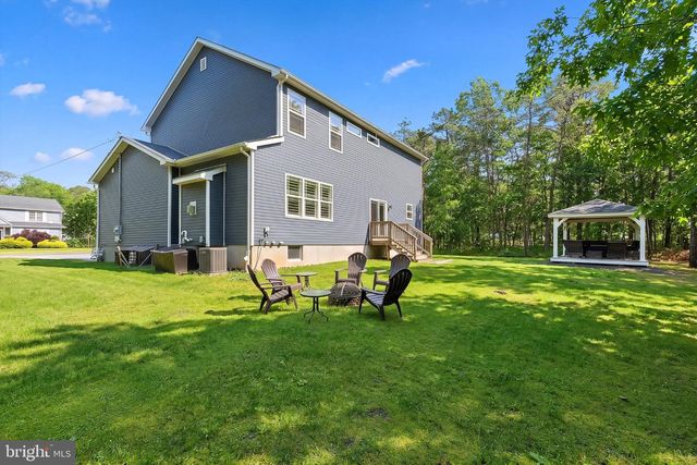 555 EGENOLF PL, Bayville, NJ 08721