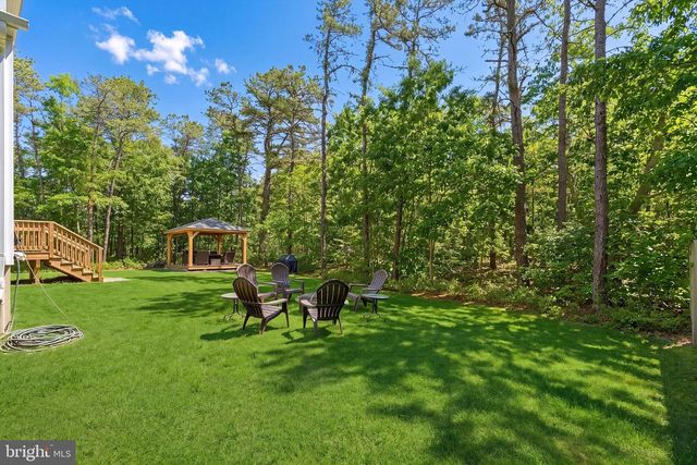 555 EGENOLF PL, Bayville, NJ 08721