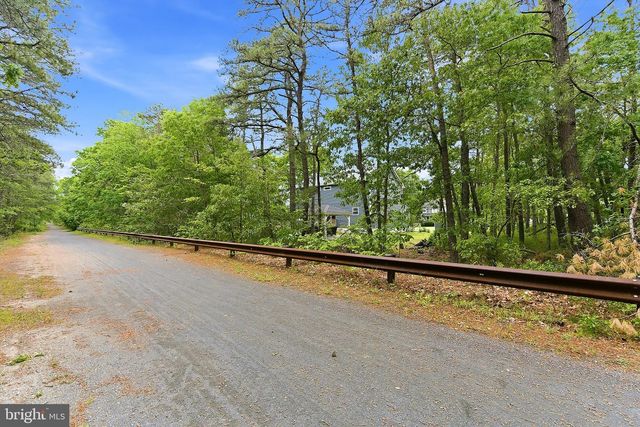 555 EGENOLF PL, Bayville, NJ 08721