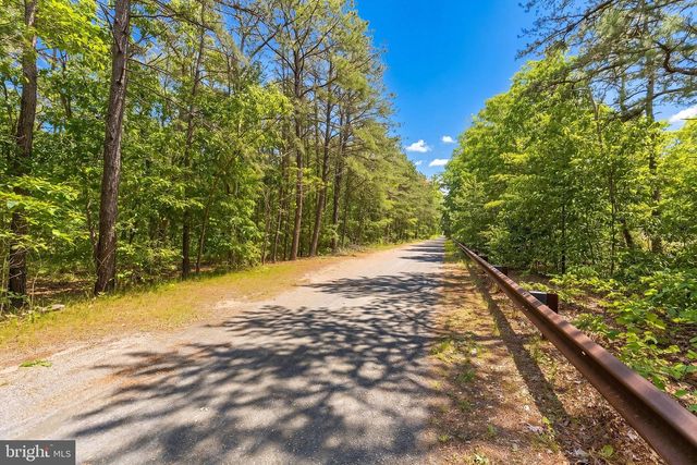 555 EGENOLF PL, Bayville, NJ 08721