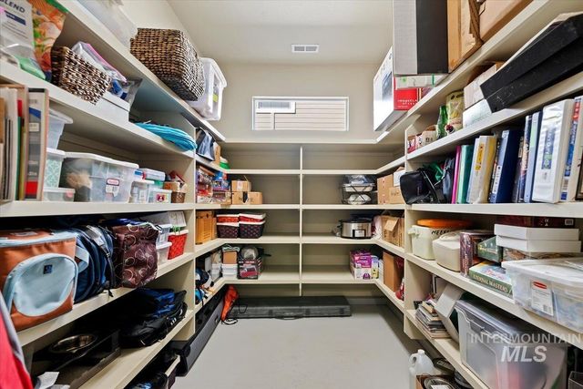 928 W Barrymore, Meridian, ID 83646