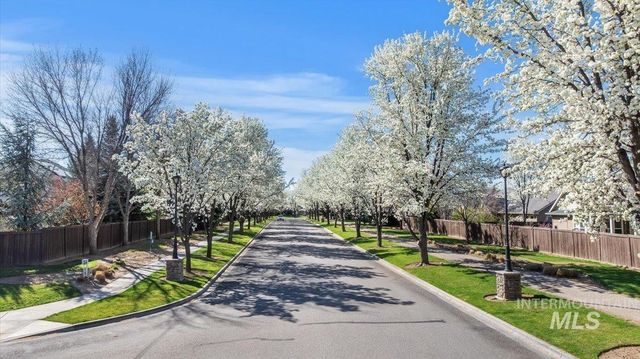 928 W Barrymore, Meridian, ID 83646