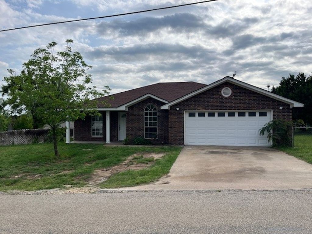 610 N Pecan A Street, Hico, TX 76457