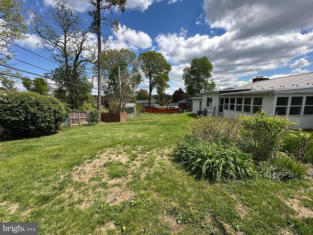 17724 CREST DR, Hagerstown, MD 21740