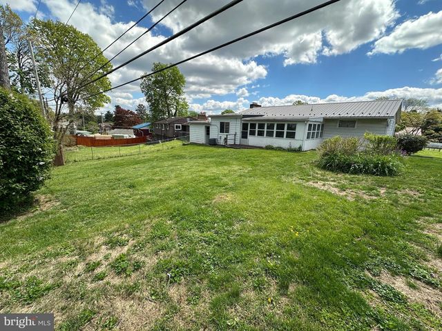 17724 CREST DR, Hagerstown, MD 21740