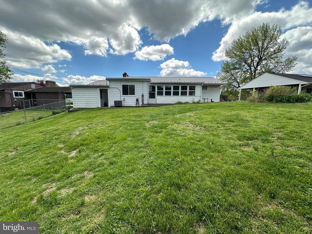 17724 CREST DR, Hagerstown, MD 21740