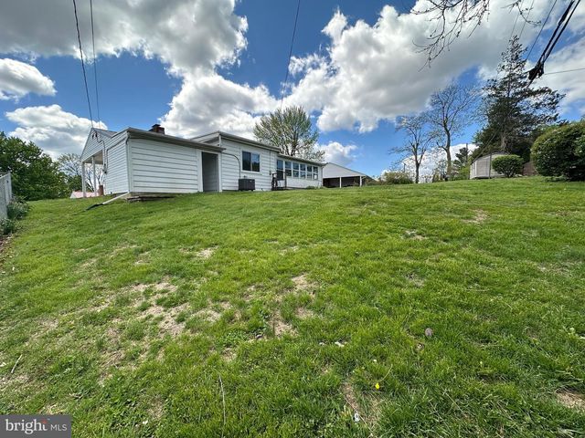 17724 CREST DR, Hagerstown, MD 21740
