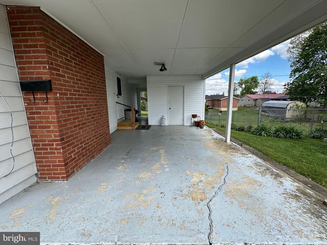 17724 CREST DR, Hagerstown, MD 21740