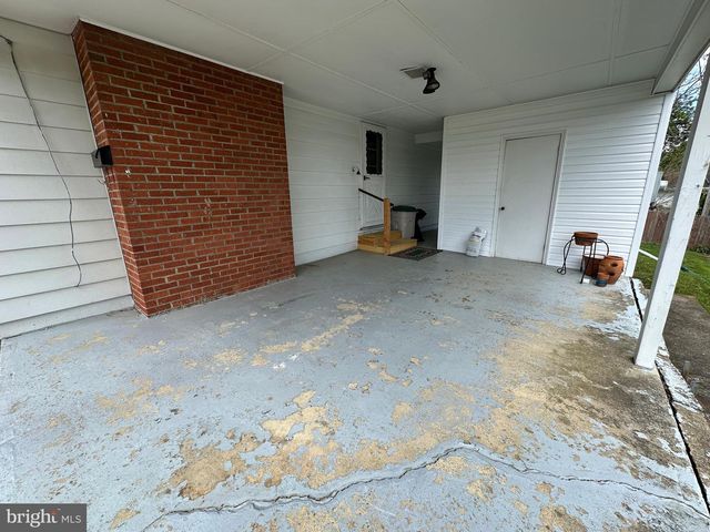 17724 CREST DR, Hagerstown, MD 21740