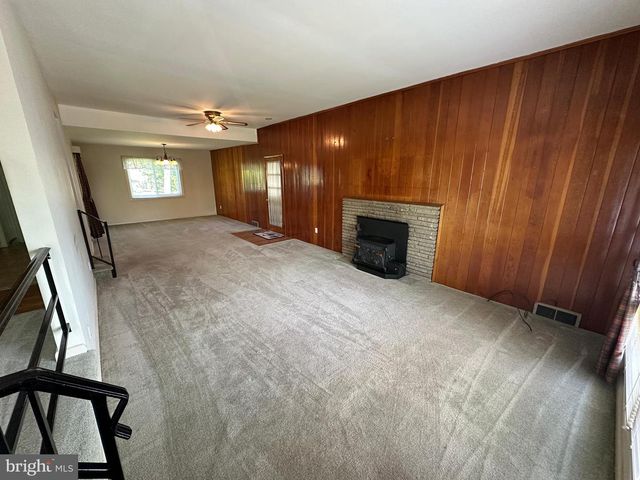 17724 CREST DR, Hagerstown, MD 21740