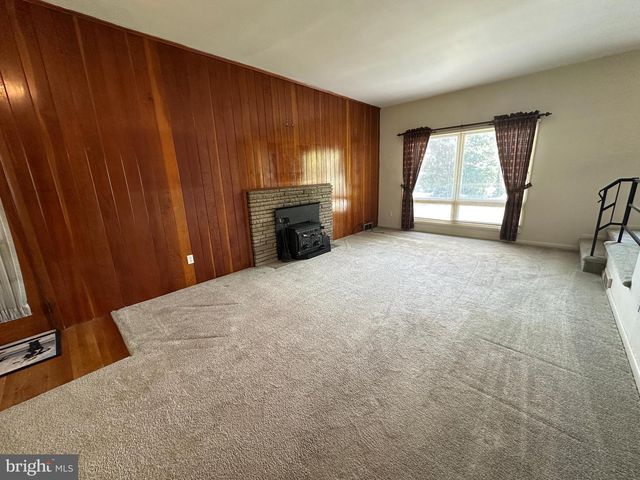 17724 CREST DR, Hagerstown, MD 21740