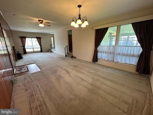 17724 CREST DR, Hagerstown, MD 21740