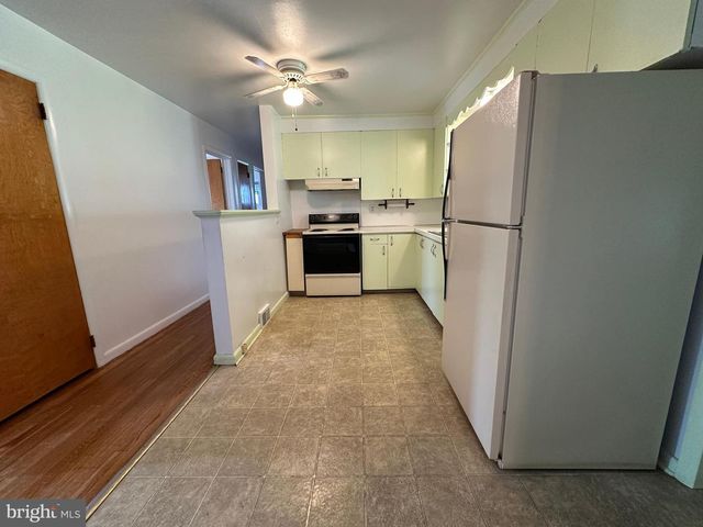 17724 CREST DR, Hagerstown, MD 21740