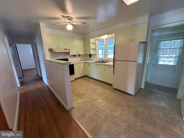 17724 CREST DR, Hagerstown, MD 21740
