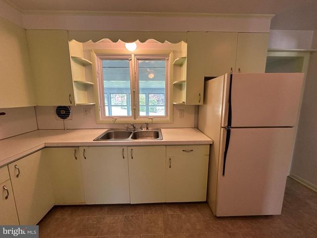 17724 CREST DR, Hagerstown, MD 21740