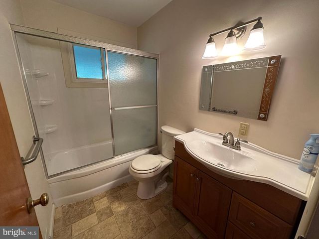 17724 CREST DR, Hagerstown, MD 21740
