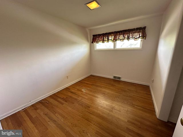 17724 CREST DR, Hagerstown, MD 21740