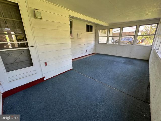 17724 CREST DR, Hagerstown, MD 21740