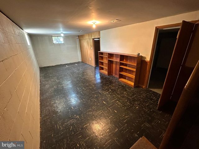 17724 CREST DR, Hagerstown, MD 21740