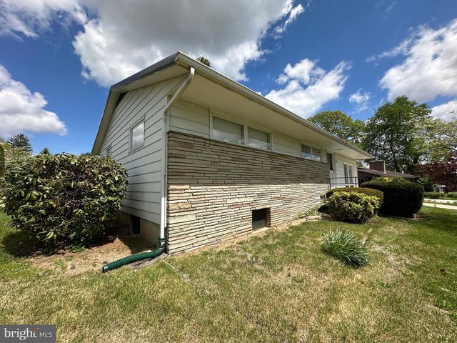 17724 CREST DR, Hagerstown, MD 21740
