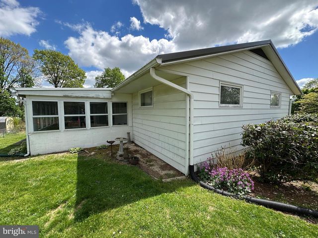 17724 CREST DR, Hagerstown, MD 21740