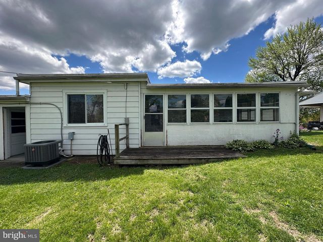 17724 CREST DR, Hagerstown, MD 21740