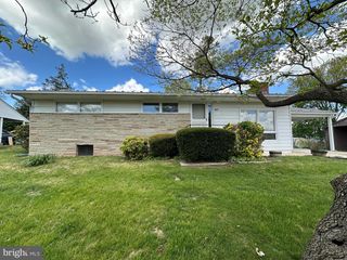 17724 CREST DR, Hagerstown, MD 21740