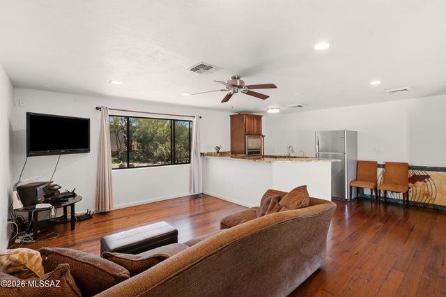 4701 E Camino La Brinca, Tucson, AZ 85718