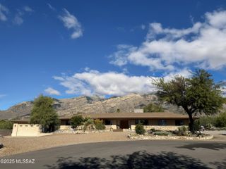 4701 E Camino La Brinca, Tucson, AZ 85718