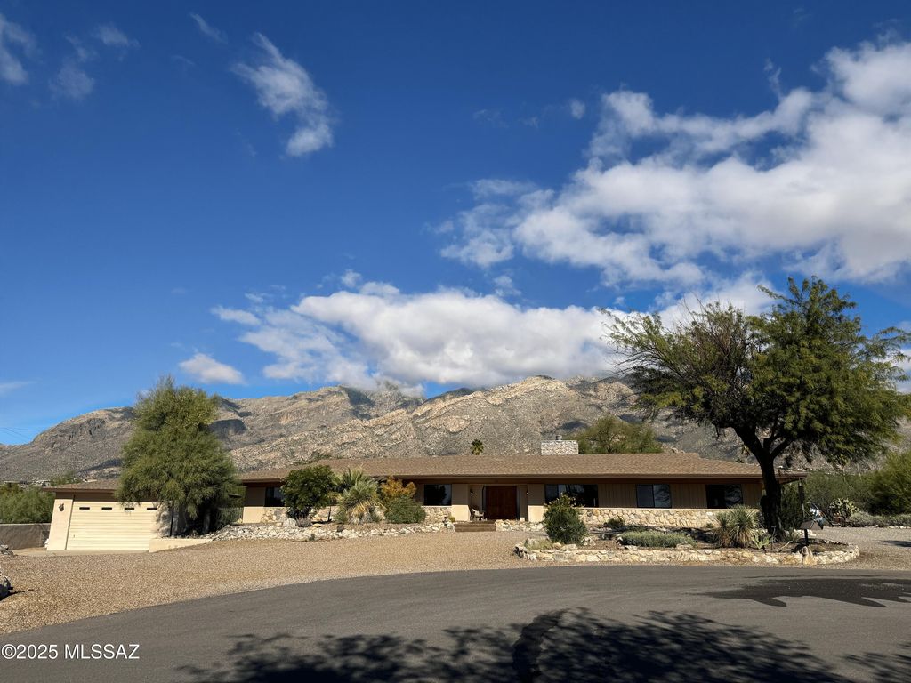 4701 E Camino La Brinca, Tucson, AZ 85718