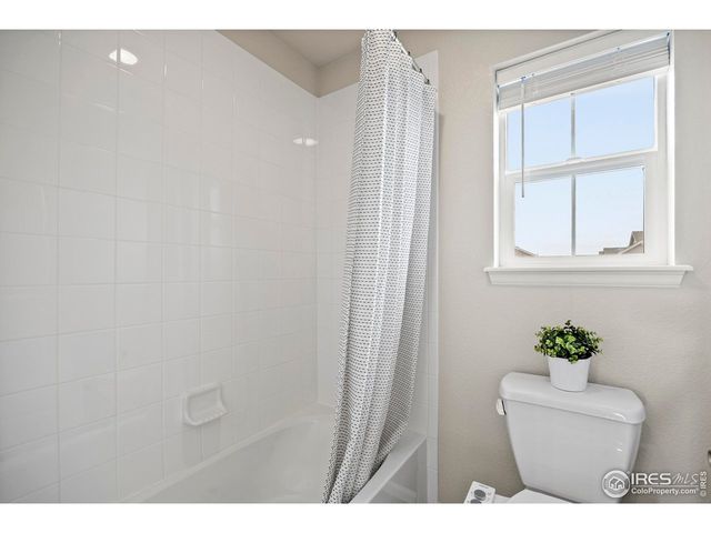 387 Seahorse Dr, Windsor, CO 80550