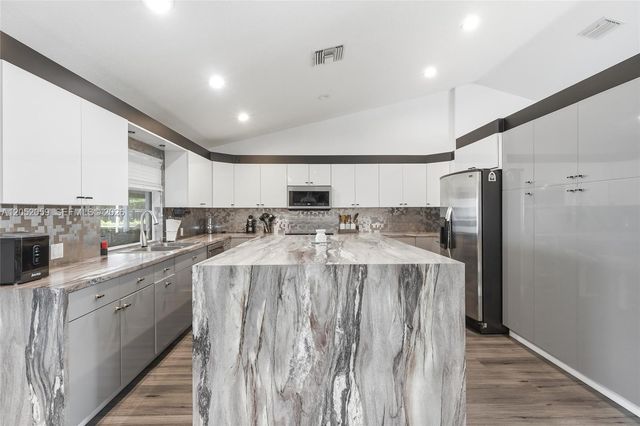 5431 SW 109th Avenue, Davie, FL 33328