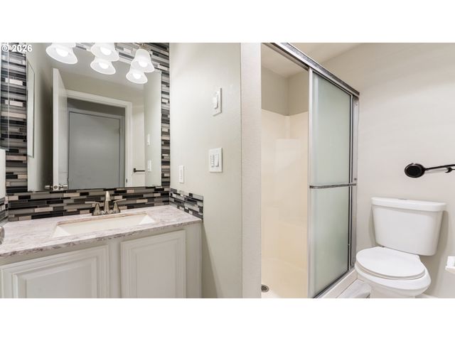 11724 Sw BOONES BEND Dr, Beaverton, OR 97008