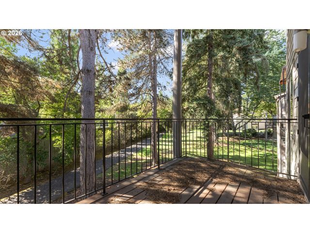 11724 Sw BOONES BEND Dr, Beaverton, OR 97008