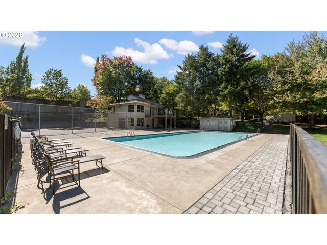 11724 Sw BOONES BEND Dr, Beaverton, OR 97008