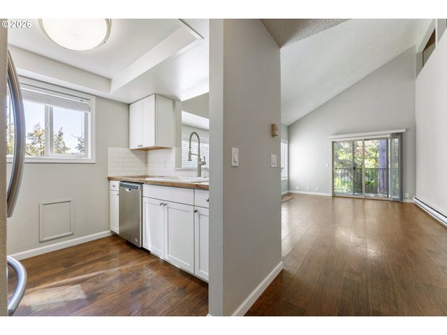 11724 Sw BOONES BEND Dr, Beaverton, OR 97008